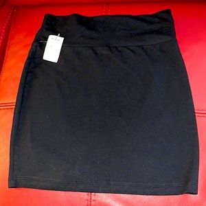 Brand new black pencil skirt. Size M. Never worn.